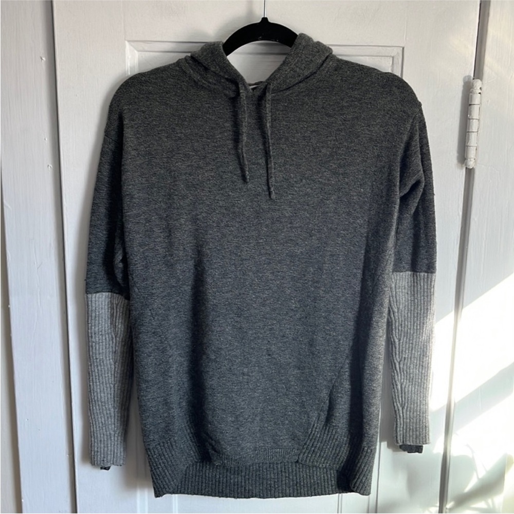 🔥3 for $25🔥 Athleta 100% merino wool Gray Hooded Sweater with Ribbed Sleeves